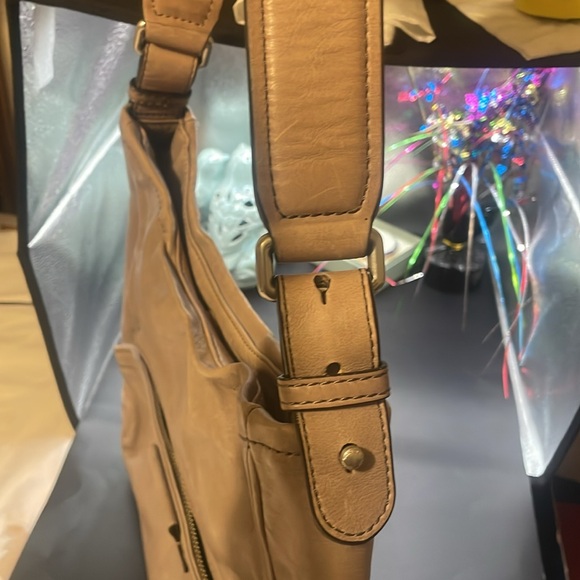 Marc Jacob Elegant Beige Leather Shoulder Bag - Picture 12 of 17